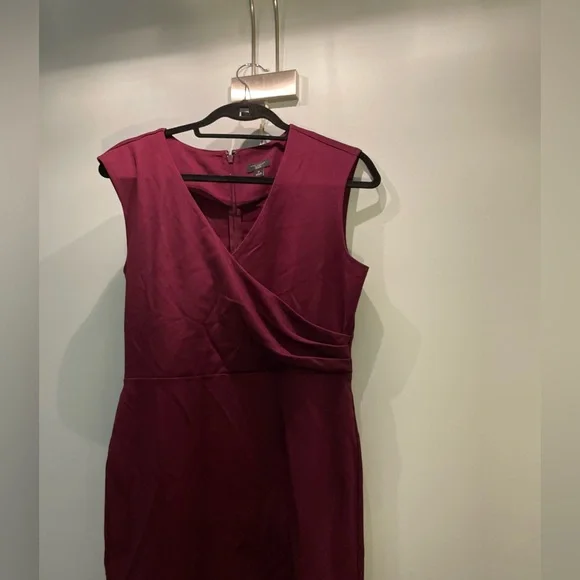Ann Taylor Petite side tuck sheath dress - burgundy/wine colored. Ann Taylor Petite side tuck sheath dress - burgundy/wine colored.